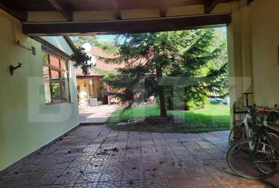 Casă cu 7 camere cu Teren 1600 Mp în Central