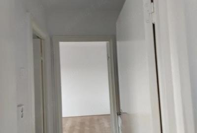 Apartament cu 3 camere semidecomandat în Central - 3