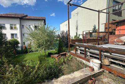 Casă individuală cu 10 camere decomandat cu Canalizare în Central - 2