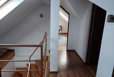 Casă individuală cu 6 camere cu Canalizare în Central - 4