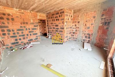 Casă cu 3 camere cu Teren 250 Mp în Central