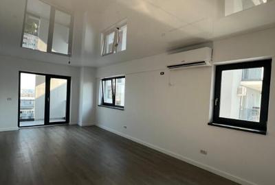 Apartament cu 3 camere decomandat în Nicolina