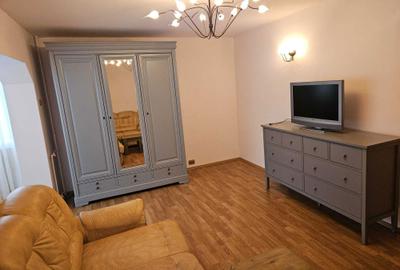 Apartament cu 3 camere decomandat în Decebal - 2