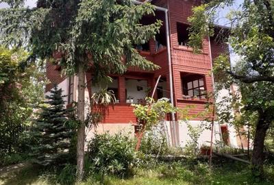 Casă cu 3 camere în Vâlcănești - 2