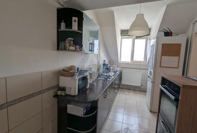 Apartament renovat tip mansarda pivnita si parcare privata in Strand - 2
