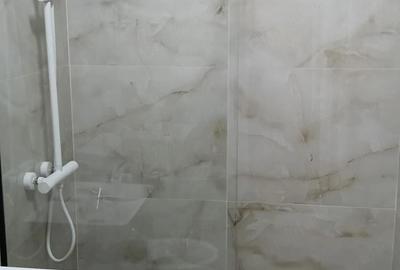 Apartament cu 3 camere semidecomandat în Central - 1