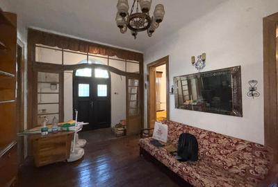 Vila in zona Băneasa, în imediata vecinătate a Parcului Herăstrău 7 camere - 10
