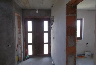Casă cu 4 camere cu Teren 641 Mp în Săcălaz - 1