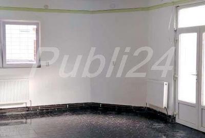 Spațiu comercial, de 50 mp, în Central - 4