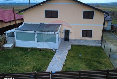 Casă cu 5 camere cu Teren 582 Mp în Săucești - 2