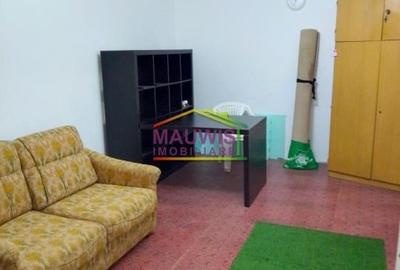 Garsonieră în Titan - 2