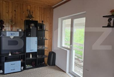 Casa 5 camere , 300 mp;  Teren - 2000 mp . Viile Satu Mare - 9