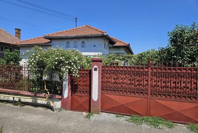Casă cu 3 camere în Central - 1