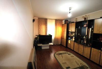 Apartament cu 3 camere, decomandate in Micro 16 - 1