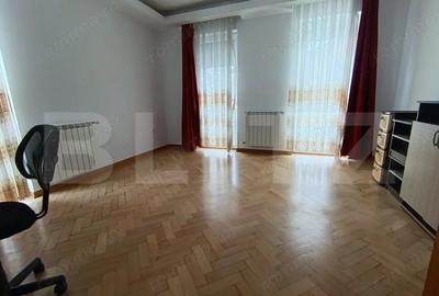 Casa Ultracentral cu 5 camere in suprafa?a de 300 mp ?i un teren de 600 mp - 12