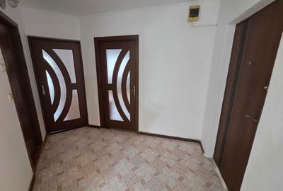Apartament cu 3 camere semidecomandat în Central - 2