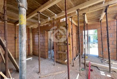 Casă cu 4 camere în Roșia