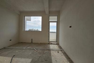 Apartament cu 3 camere decomandat în Km 5 - 12