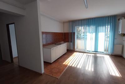 Apartament cu 3 camere semidecomandat în Florești - 1