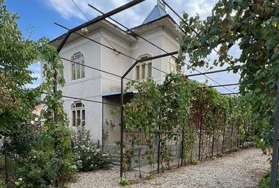 Casă cu 5 camere cu Teren 1321 Mp în Central