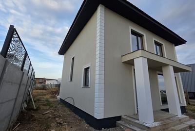 Casă cu 4 camere în Giarmata