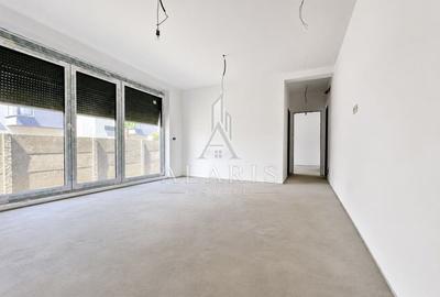 Apartament cu 3 camere semidecomandat în Giroc