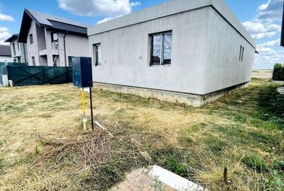 Casă individuală cu 3 camere cu Canalizare în Cihei