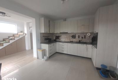 Casă cu 4 camere cu Teren 433 Mp în Sânmihaiu Român - 10