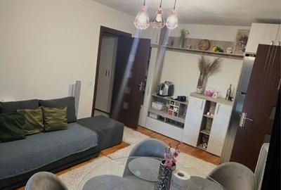 Apartament cu 3 camere semidecomandat în 1 Mai