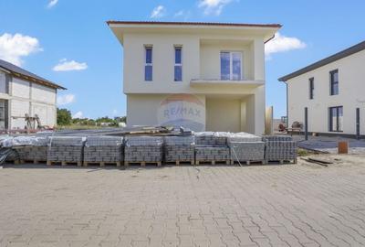 Casă individuală cu 5 camere cu Teren 392 Mp în 6 Vânători - 1