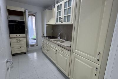 Apartament cu 3 camere decomandat în Tunari