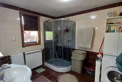 Casă cu 4 camere în Exterior Vest
