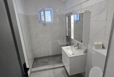 Apartament cu 3 camere semidecomandat în Dristor