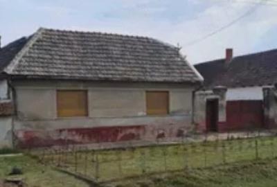 Casă cu 4 camere cu Teren 1800 Mp în Central