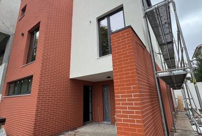 Casă individuală cu 4 camere cu Canalizare în Primo