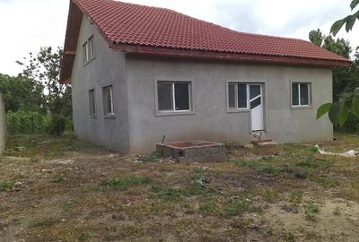 Casă cu Teren 1000 Mp în Mătești