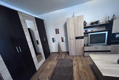 Apartament cu 2 camere decomandat în Tei