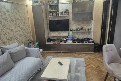 Apartament cu 3 camere decomandat în Sânmartin