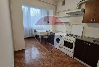 Apartament cu 2 camere decomandat în Nicolina