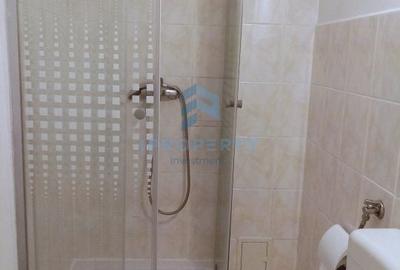 Apartament cu 3 camere decomandat în Romană