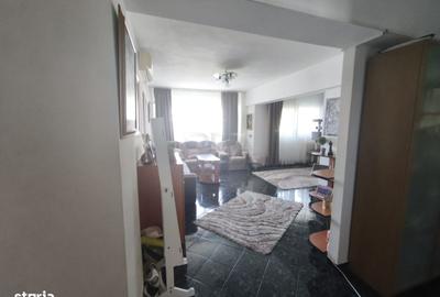 Apartament cu 4 camere decomandat în Păcii