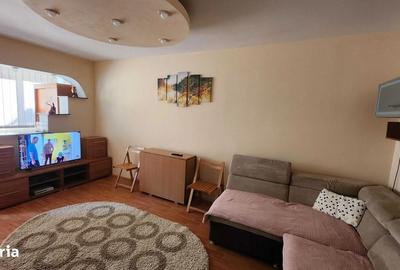 Apartament cu 3 camere decomandat în Titan