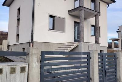 Casă individuală cu 4 camere cu Canalizare în Chinteni - 2