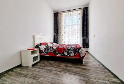 Apartament cu 3 camere semidecomandat, mobilat în Central - 1
