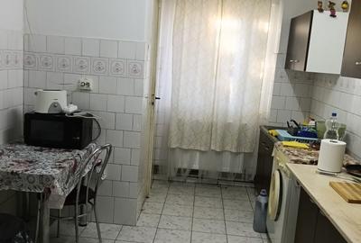 Apartament cu 4 camere semidecomandat în Central