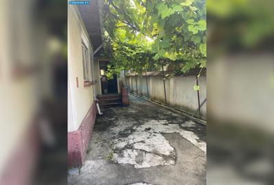 Casă cu 4 camere cu Teren 8 Mp în Central