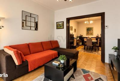 Apartament cu 3 camere semidecomandat, mobilat în Victoriei