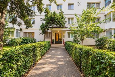 Apartament cu 2 camere semidecomandat, mobilat în Republicii