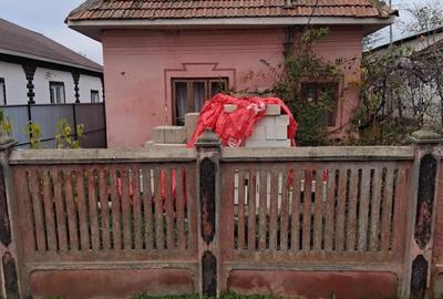 Casă cu Teren 1000 Mp în Pârșcoveni