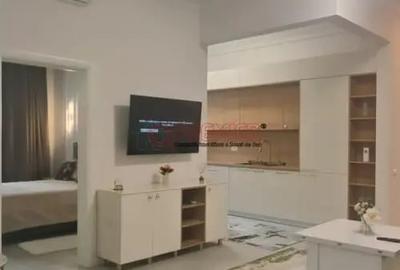 Apartament cu 4 camere semidecomandat în Central